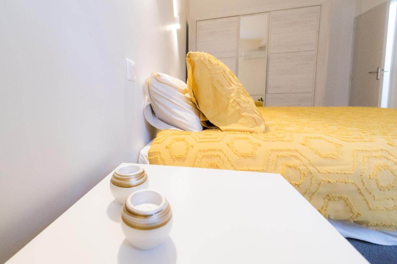 Ravissant Triplex Et Duplex Au Centre De Pont St Esprit Apartment Екстериор снимка