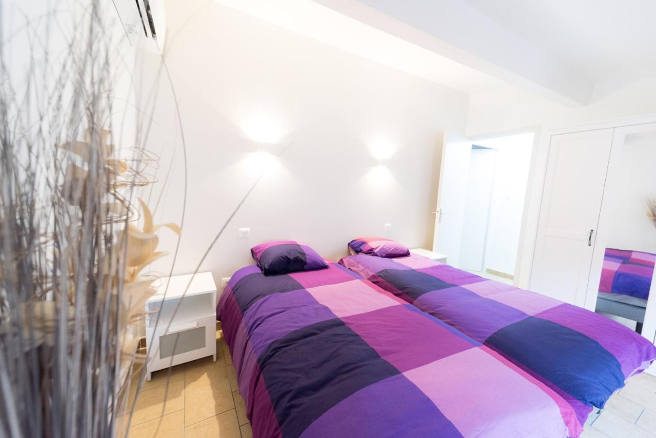 Ravissant Triplex Et Duplex Au Centre De Pont St Esprit Apartment Екстериор снимка