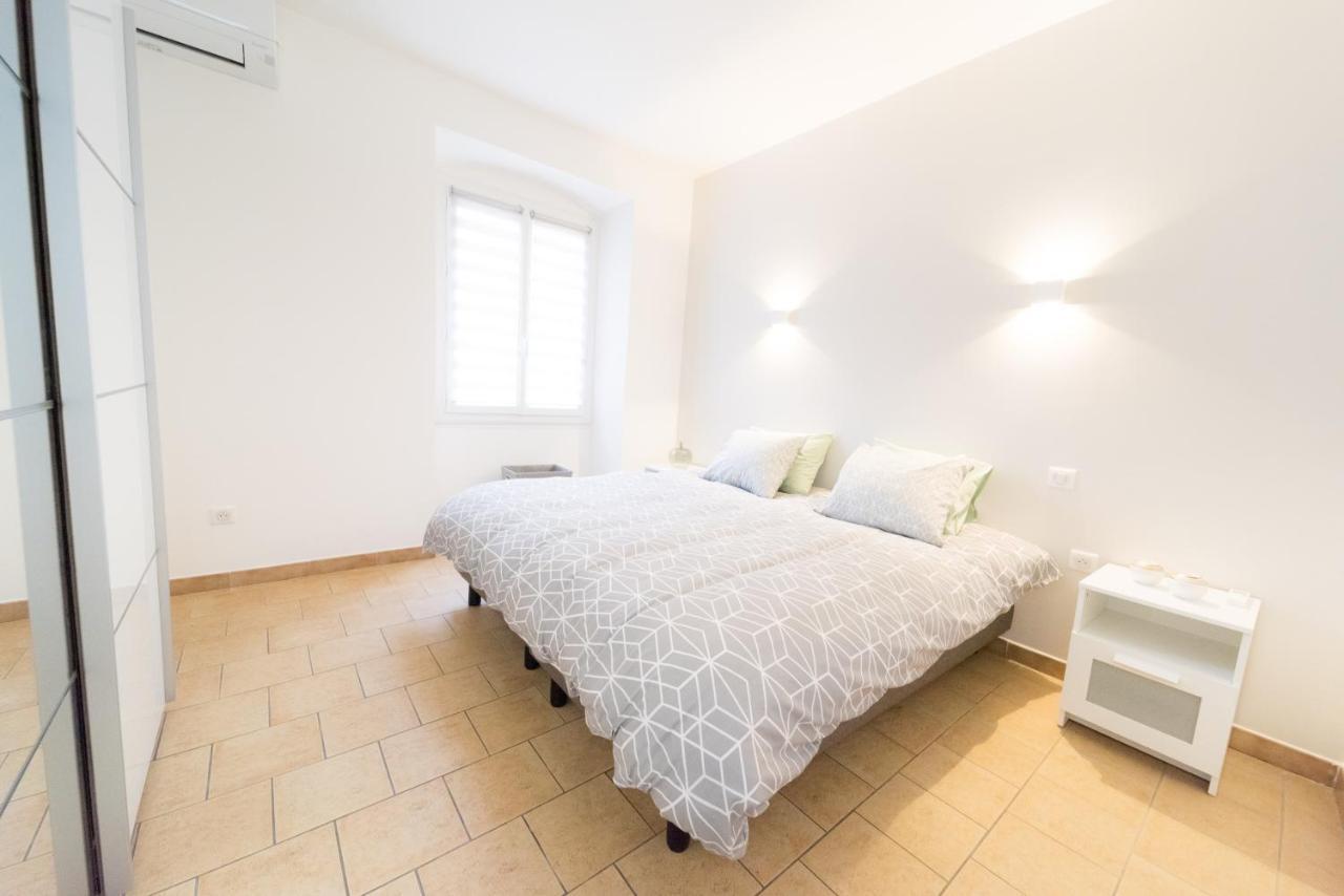 Ravissant Triplex Et Duplex Au Centre De Pont St Esprit Apartment Екстериор снимка